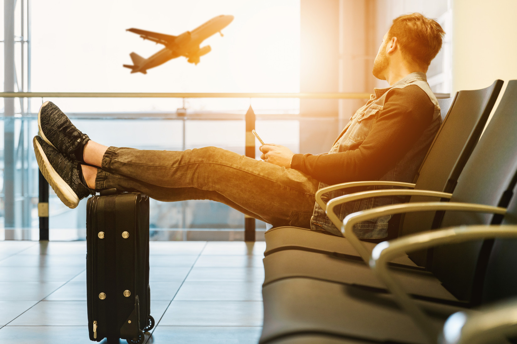 Cuántas maletas puedo llevar en avión? ¡Compruébalo!